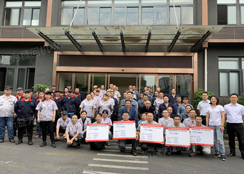 啟動(dòng)會合影留念